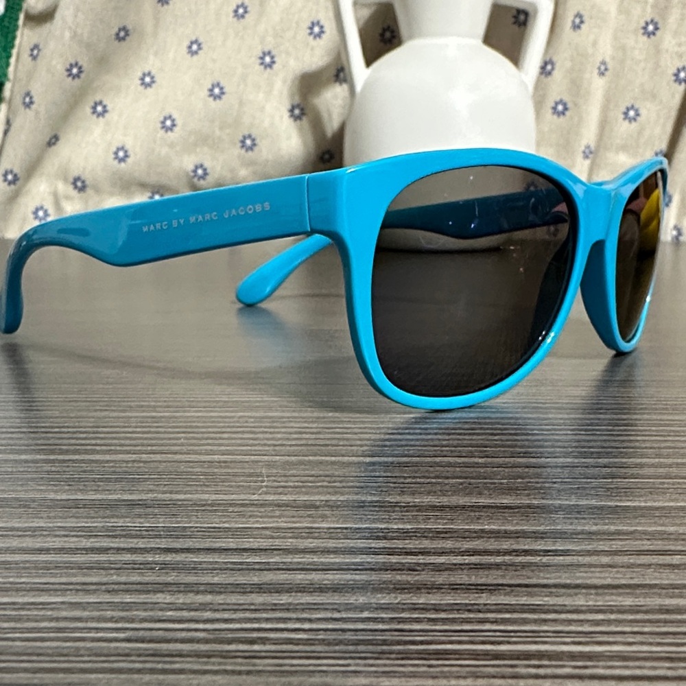 Marc by Marc Jacobs Vibrant Blue Shades